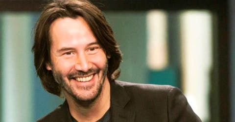 Keanu Reeves se da cuenta que un fan no sabía cómo pedirle un autógrafo y él interviene