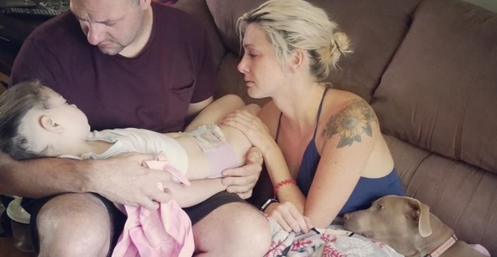 Acompañan a su hija hasta que su corazón dejó de latir mientras veían una película Acompañan a su hija hasta que su corazón dejó de latir mientras veían una película