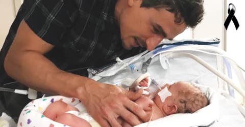 El padre del bebé que sobrevivió tras perder a su madre en el parto se despide de su hijo
