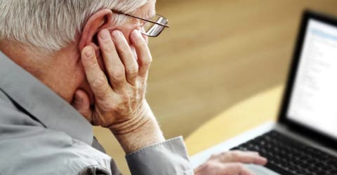 Le pide ayuda a su nieta para intentar contactar por Facebook a la mujer que jamás olvidó