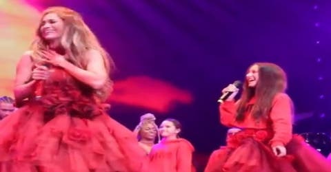Jennifer López casi rompe a llorar al cantar junto a su hija Emme de 11 años en un concierto