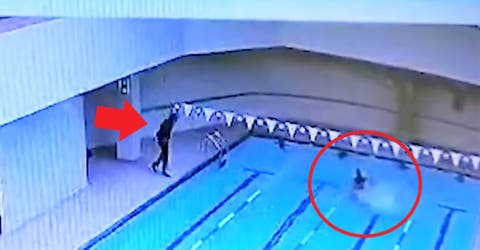 Un hombre estaba a punto de morir ahogado cuando 2 empleados del gimnasio logran salvar su vida