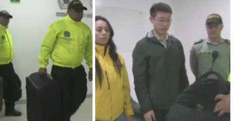 La madre del taxista que se robó las pertenencias del turista chino las devuelve a la policía