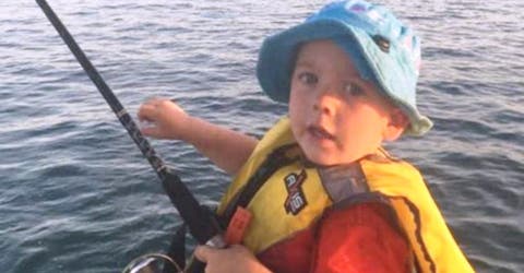 Un niño de 7 años despierta milagrosamente del coma tras sobrevivir a un naufragio
