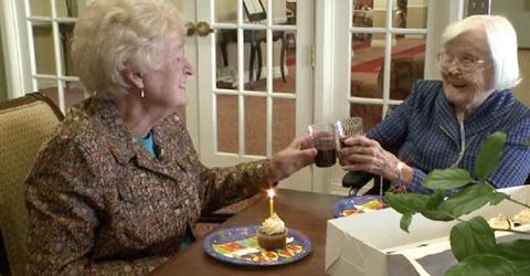 Celebran juntas su cumpleaños desde hace 84 años dando al mundo un ejemplo de amistad