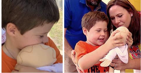 Un niño de 5 años se emociona al recibir un muñeco con las mismas cicatrices que él tiene