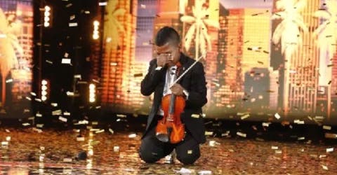 Un niño de 11 años sobreviviente de cáncer sorprende al jurado de America’s Got Talent