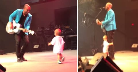 Un bebé sube al escenario e interrumpe el concierto de su papá enterneciendo a todos