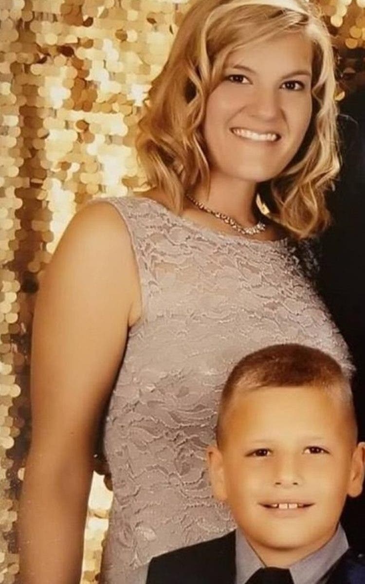 Alerta a otros padres sobre el peligro de dejar a sus hijos mucho