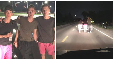 Tres jóvenes ayudan a una desesperada mujer a llegar a su destino empujando su auto