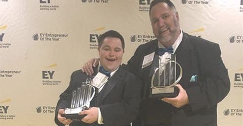 Un joven con síndrome de Down gana el premio al emprendedor del año 2019