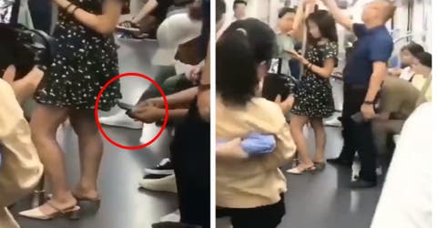 Un pasajero del metro evita que un joven grabe con su teléfono móvil bajo la falda de una chica