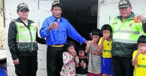 Un desesperado anciano trabaja todos los días para alimentar a sus 6 nietos y pide ayuda
