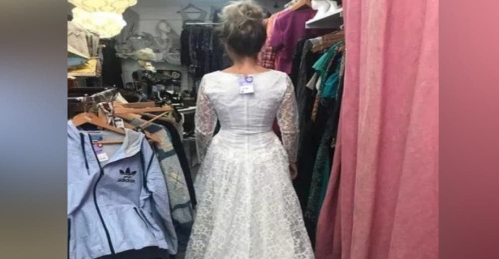 Aparece en su boda con un vestido de 27 euros que la convierte en blanco de comentarios