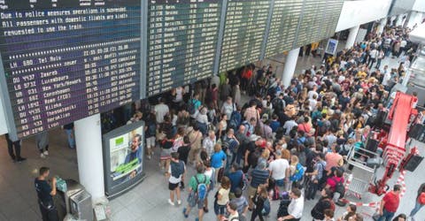 La imprudencia de un pasajero español en el aeropuerto obliga a cancelar 200 vuelos