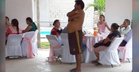 La historia detrás de la foto del hombre que aparece descalzo y sin camisa en una fiesta