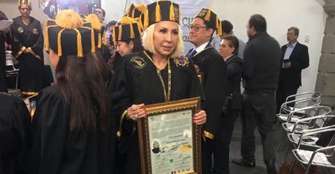 Polémica: acusan a Laura Bozzo de comprar Honoris Causa que recibió de una institución mexicana