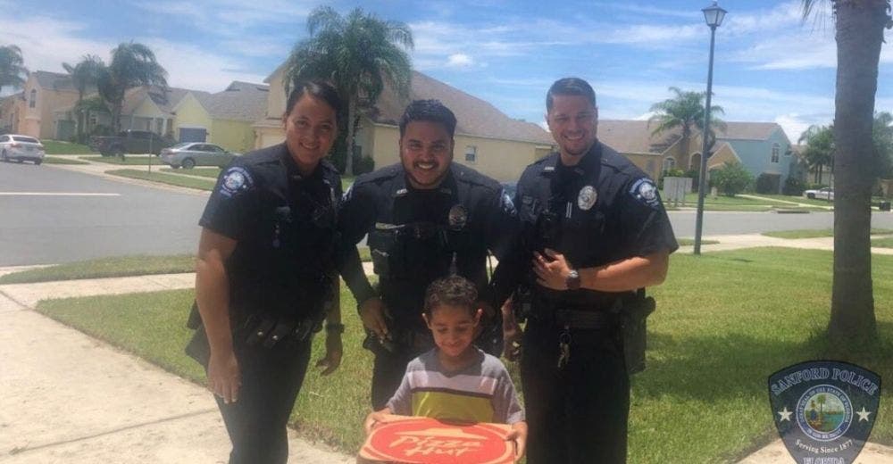 Un hambriento niño de 5 años llama a la policía para pedirles que le llevaran una pizza