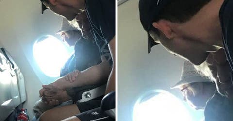 El emotivo gesto de un joven con una anciana de 96 años atemorizada en el avión
