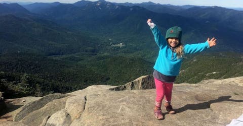 A sus 4 años se convierte en la persona más joven en escalar los 46 picos de Estados Unidos