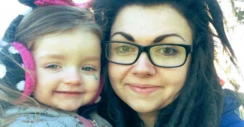 «Anoche Olivia casi muere y fue mi culpa», la angustia de una madre tras servirle uvas a su hija