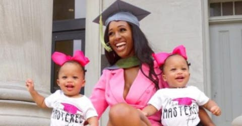 Una madre soltera de gemelas termina sus 2 carreras universitarias desafiando a las adversidades