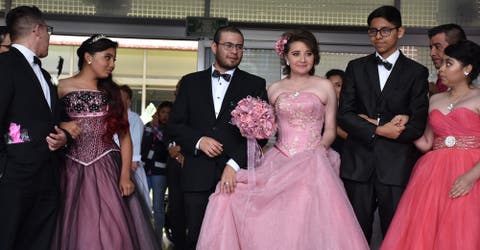 «Mis 15 en el hospital»: decenas de niñas ingresadas celebran su cumpleaños por todo lo alto