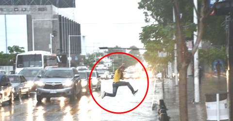 La historia detrás de la foto viral del hombre que dio un espectacular salto ante la lluvia