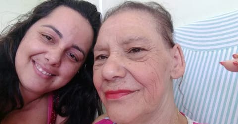 Una enfermera adopta a una mujer con cáncer de 59 años que fue abandonada por su hija