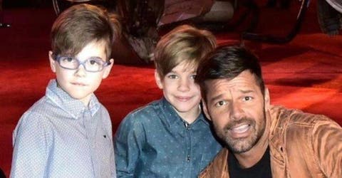 Ricky Martín sorprende a sus seguidores revelando el impactante cambio de look de su hijo