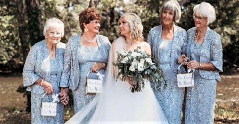 Las 4 abuelitas de la novia participan en la boda como «las niñas de las flores»