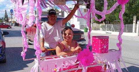 Habla el papá de la quinceañera que desfiló por las calles en el triciclo que usa para trabajar