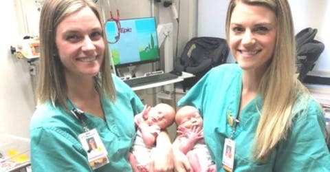 El nacimiento de unas gemelas es asistido por unas enfermeras que son gemelas idénticas