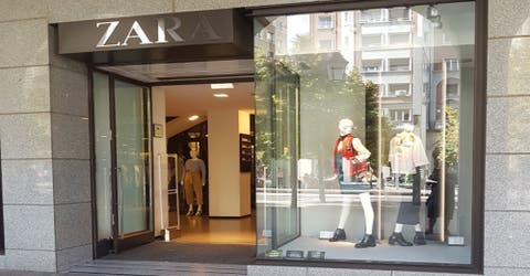 Devuelve la ropa usada de Zara cambiando las etiquetas y termina condenada a 6 meses de prisión