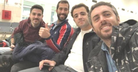 Hablan los 4 amigos médicos que salvaron la vida de una pasajera en pleno vuelo