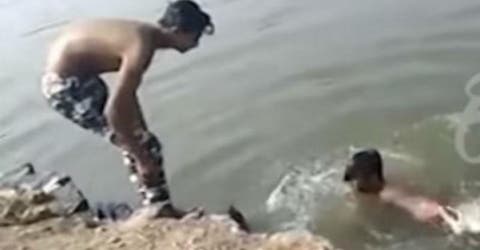 Muere ahogado mientras sus amigos lo filmaban en lugar de ayudarlo