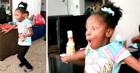 La madre de una niña de 6 años publica cómo reaccionó al dar sus primeros pasos sola