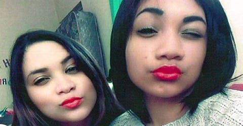 La selfi con su amiga idéntica por la que una joven de 17 años descubrió que fue robada al nacer