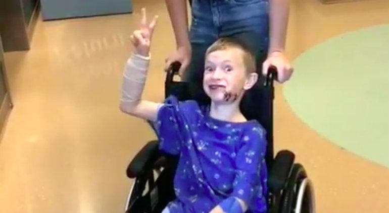 Recibe el alta médica el niño de 8 años de la familia LeBarón que