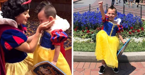 Lleva al niño de 4 años que adoptó a Disney disfrazado de Blanca Nieves y causa polémica