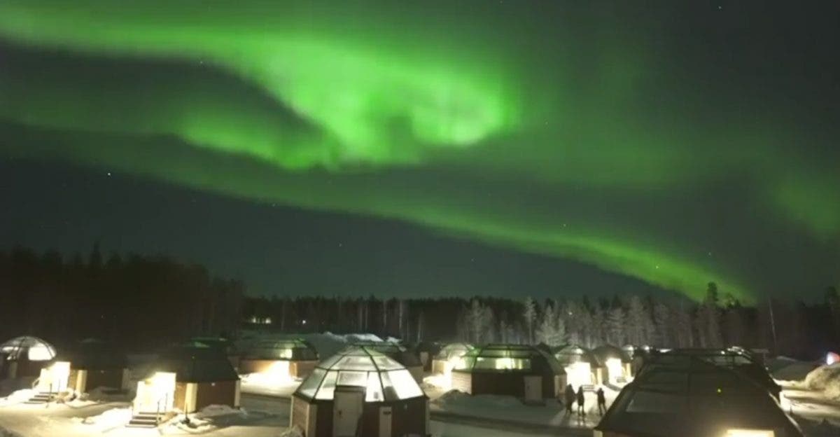 La alucinante aurora boreal que tiñó el cielo de Finlandia de verde