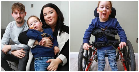 El niño de 4 años con parálisis que ningún médico quiso operar camina por primera vez