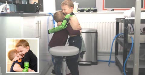 A los 5 años cumple el sueño de abrazar por primera vez a su hermano