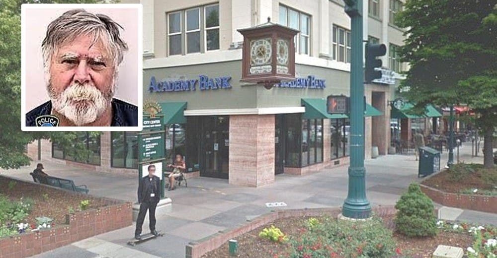 Roba un banco para arrojar el dinero a la calle deseándole Feliz Navidad a los transeúntes Roba un banco para arrojar el dinero a la calle deseándole Feliz Navidad a los transeúntes