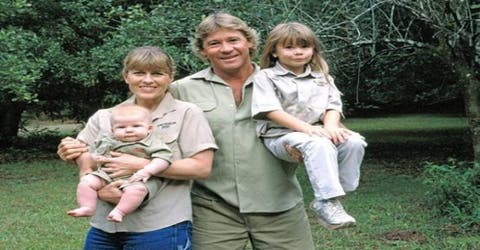 La viuda de Steven Irwin, ‘el cazador de cocodrilos’, emociona las redes con una foto inédita