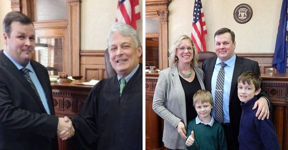 Se juramenta como abogado ante el mismo juez que lo envió a la cárcel hace 20 años Se juramenta como abogado ante el mismo juez que lo envió a la cárcel hace 20 años