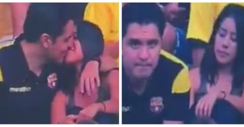 La cámara del estadio capta en vivo la infidelidad de un hombre durante un partido de fútbol
