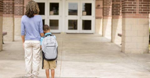 En este colegio causan polémica al anunciar el cobro de una multa por impuntualidad