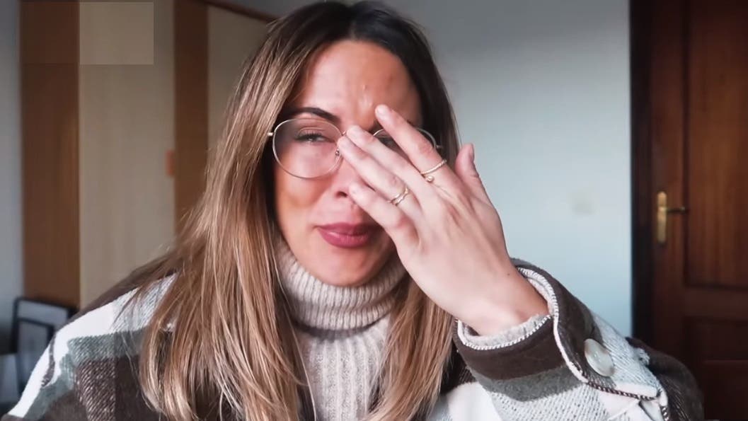 «Tengo todo lleno de bultos», las lágrimas de una influencer después de tanto «retoque»