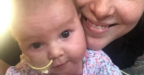 Difunden la celebración de los padres de la bebé de 5 meses que luchó contra un raro cáncer